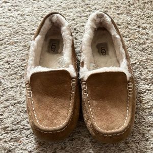 Women’s Ugg Moccasins/slippers